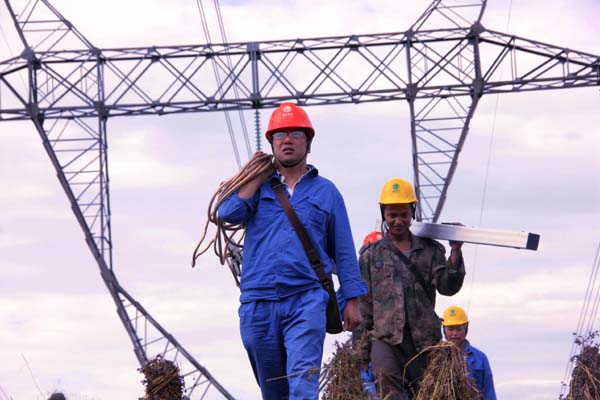 普洪抢险 风雨无阻上前线