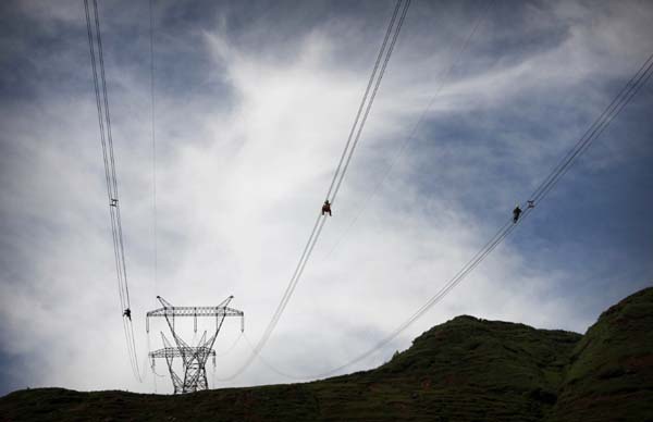 普洪抢险 风雨无阻上前线