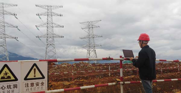 穿过半个工地找寻“你”