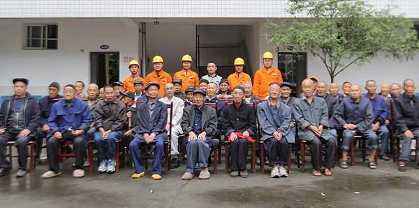 敬老院里的“全家福” 