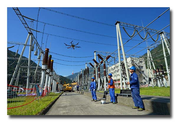 电网铁军会战大渡河畔 
