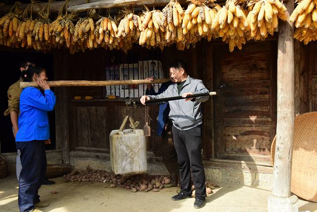 广元：“驻村书记”带领新山村致富