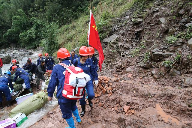 凉山：摘下贫困帽 喜迎新生活