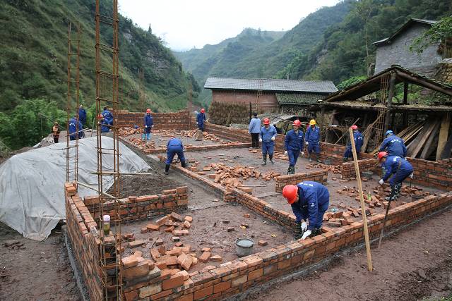 凉山：摘下贫困帽 喜迎新生活