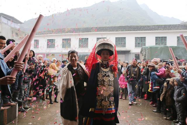 凉山：摘下贫困帽 喜迎新生活