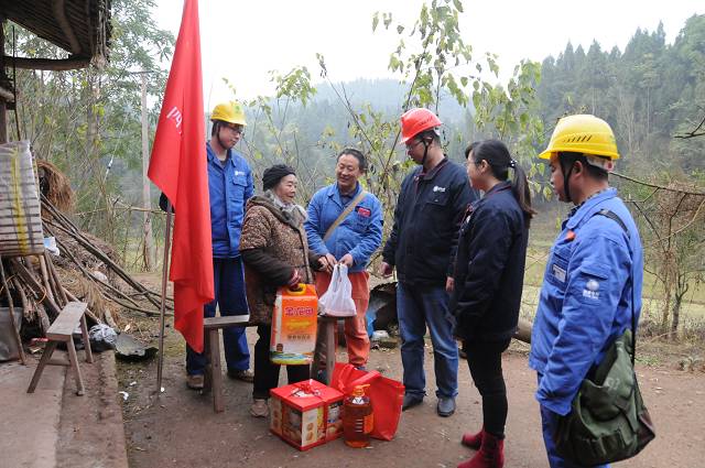 遂宁:党旗在兰草村高高飘扬