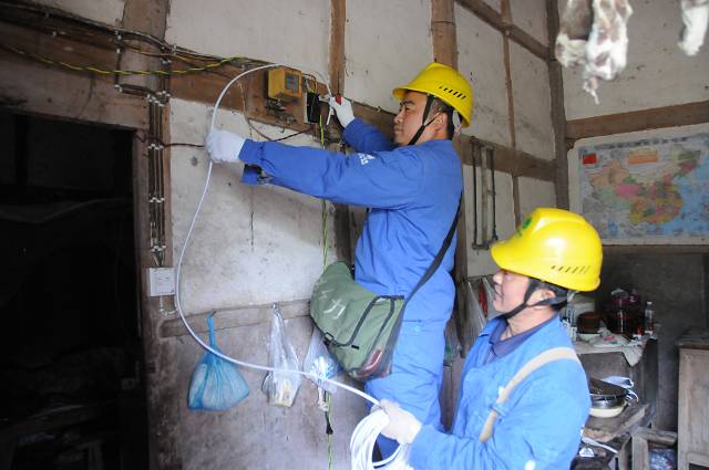 遂宁:党旗在兰草村高高飘扬