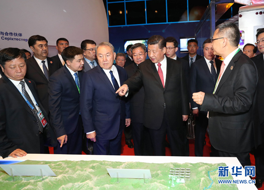 习近平同哈萨克斯坦总统纳扎尔巴耶夫共同参观阿斯塔纳专项世博会中国国家馆