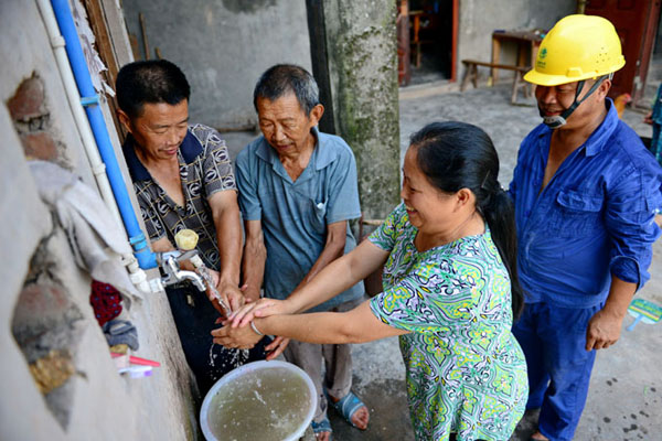 成都：机井通电 万亩农田不再靠天 