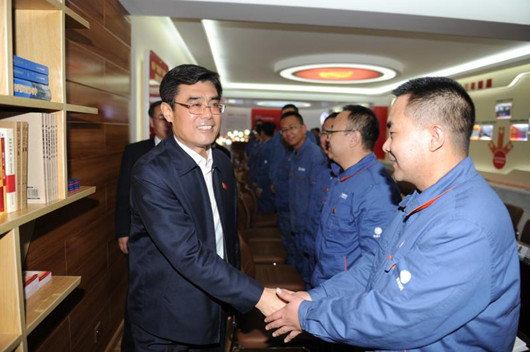 在学懂弄通做实上下功夫</p><p>　　迅速掀起学习贯彻党的十九大精神热潮