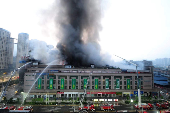 【第一现场】达州：全力保障塔沱市场火灾救援现场用电