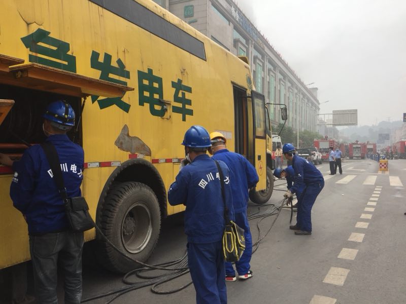 【第一现场】达州：全力保障塔沱市场火灾救援现场用电