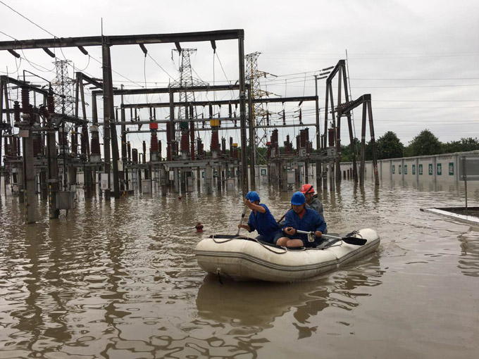 公司有序应对特大暴雨和洪灾