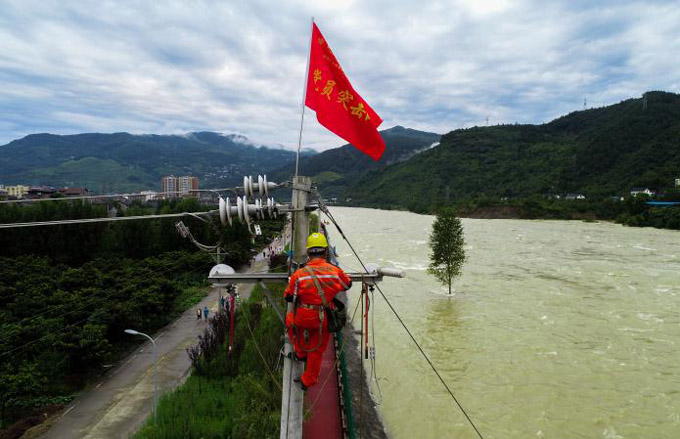 公司有序应对特大暴雨和洪灾
