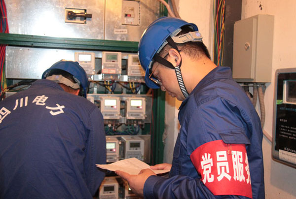 成都：党员“红袖标” “四无”在实处 