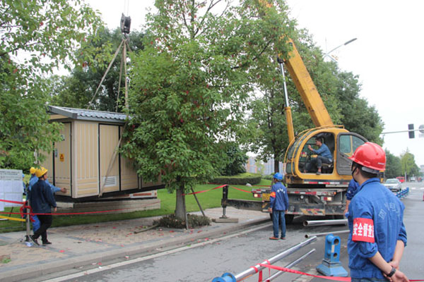 成都：党员“红袖标” “四无”在实处 