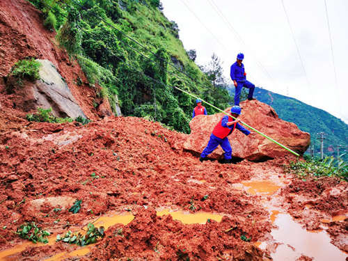 雅电集团：高举党旗 把光明送到群众“心坎上” 