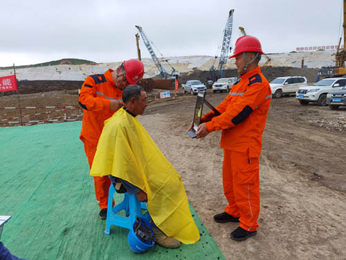 送变电公司:共产党员服务队“托起”布拖学子梦