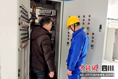 中国新闻网:眉山供电:深入企业开展用电服务 助企冲刺“开门红”3.jpg