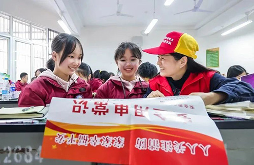 电网头条：视觉｜开学第一天，供电人去得比谁都早！4.jpg