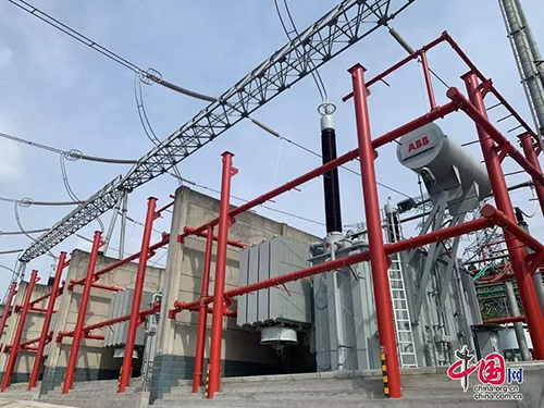 中国网:四川:破难题、促发展——又一座500千伏变电站完成增容 度夏电力供应再添保障2.jpg