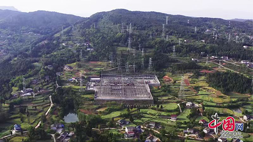 中国网:四川:破难题、促发展——又一座500千伏变电站完成增容 度夏电力供应再添保障4.jpg