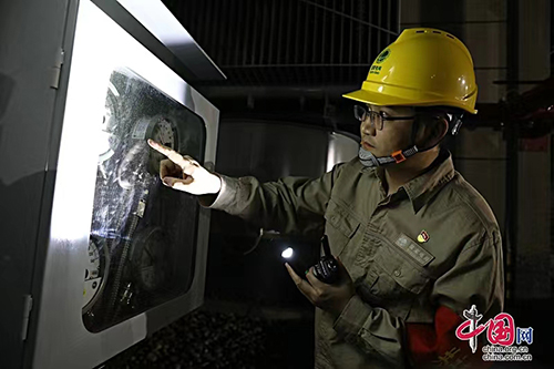 中国网:四川:破难题、促发展——又一座500千伏变电站完成增容 度夏电力供应再添保障5.jpg