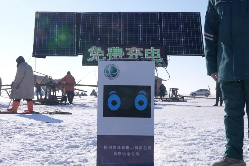 新春走基层｜冰湖腾鱼电助丰收