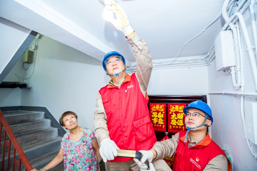 大国工匠国家电网张黎明：点亮万家的蓝领工匠