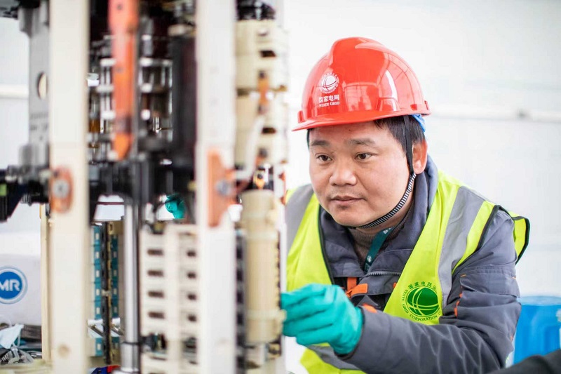 大国工匠王开库：坚守电网建设一线的“徽骆驼”