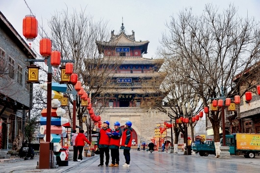 元旦坚守 电亮万家