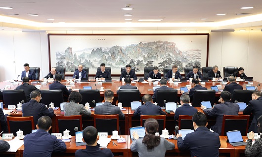 公司领导班子2025年度民主生活会会前学习暨公司党组理论学习中心组2026年第1次集体学习举行