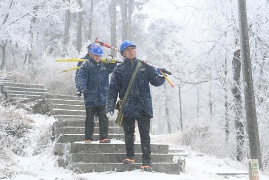 战寒潮保供电 守护民生温度