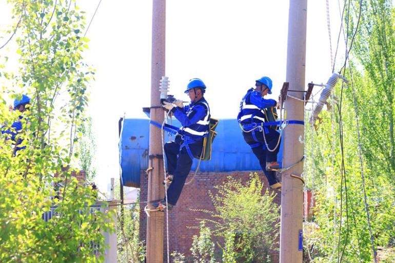 节日我在岗|奋战电网建设现场