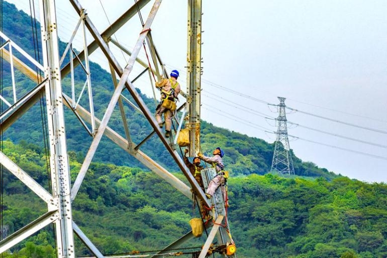 节日我在岗|奋战电网建设现场