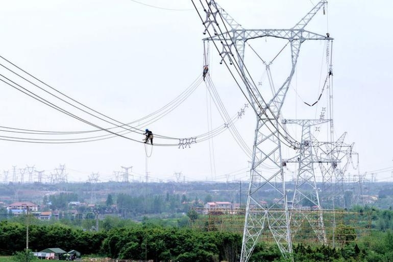 节日我在岗|奋战电网建设现场