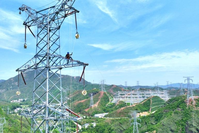 节日我在岗|奋战电网建设现场