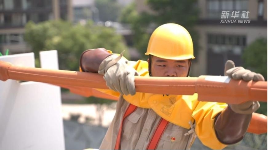【新华社】“刀锋上的舞者”以实干诠释担当