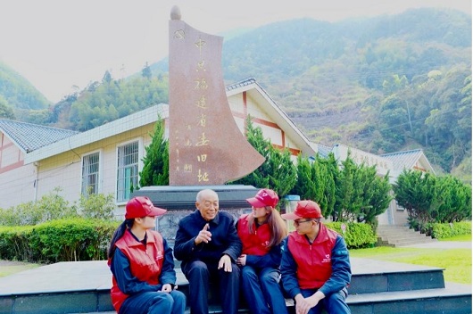 强化党建引领 凝聚奋进合力