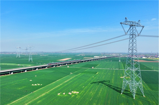 特高压自主创新攻坚二十载 电力“高速公路”促转型助“双碳”