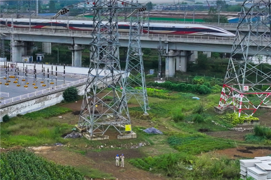 节日我在岗｜值守巡线护航高铁枢纽